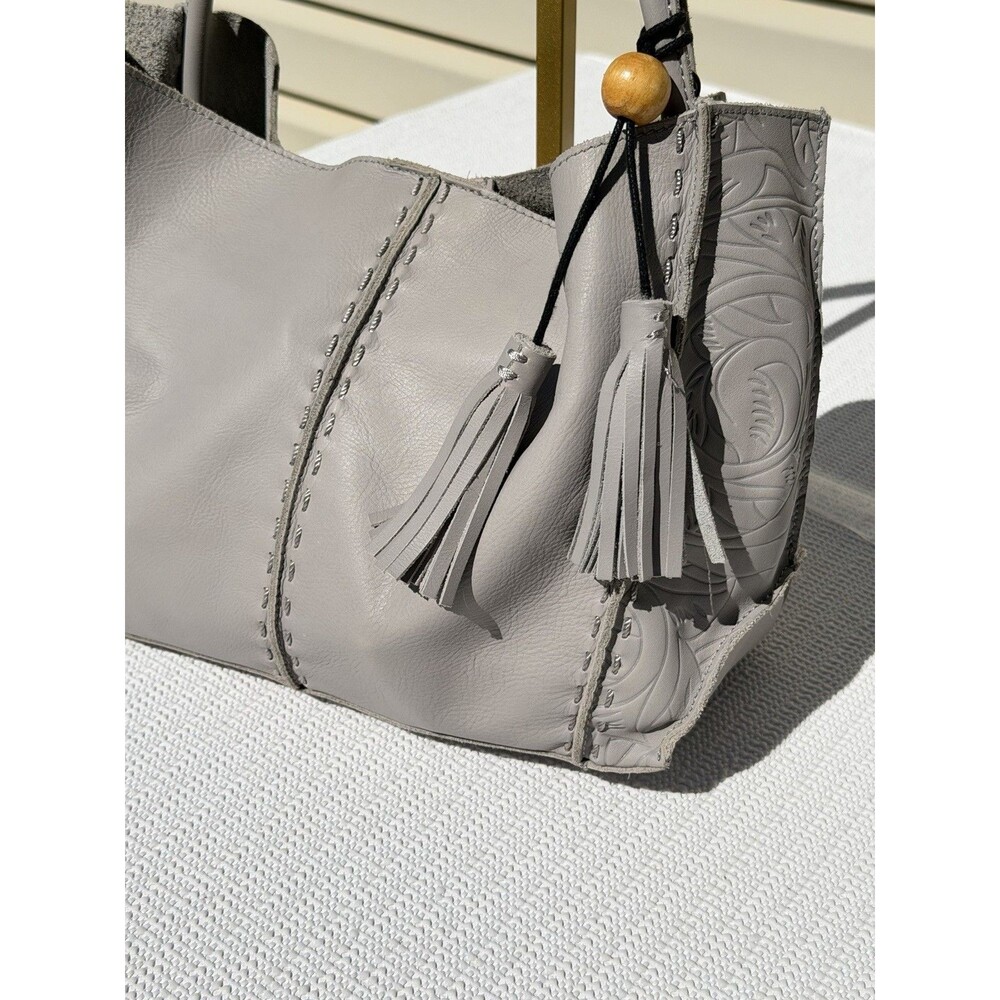 The Sak Los Feliz Medium Leather Shoulder Bag Gray Tooled Floral Tassel Boho - Picture 3 of 16